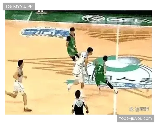 NBA与FIBA篮球比赛中“回场”规则的对比分析与适用场景 NBA与FIBA篮球比赛中“回场”规则的对比分析与适用场景