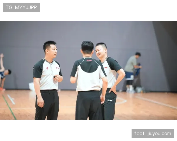 什么是篮球的身体接触容忍度？新规下如何把握裁判尺度？
