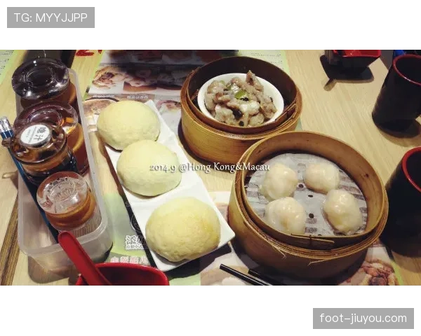 常园训练完随手啃鸡腿的样子,真不像个拿奥运金牌的 常园训练完随手啃鸡腿的样子,真不像个拿奥运金牌的