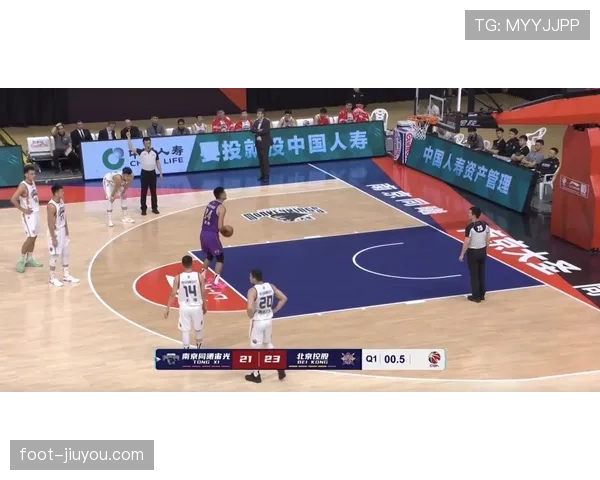 篮球规则:什么情况会被吹罚“干扰球”?关键判定场景解析 篮球规则:什么情况会被吹罚“干扰球”?关键判定场景解析